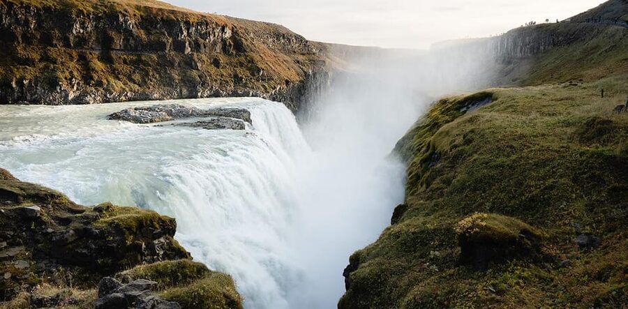Reykjavik: Golden Circle Super Jeep Tour with Snowmobiling - The move from sightseeing to snowmobiling