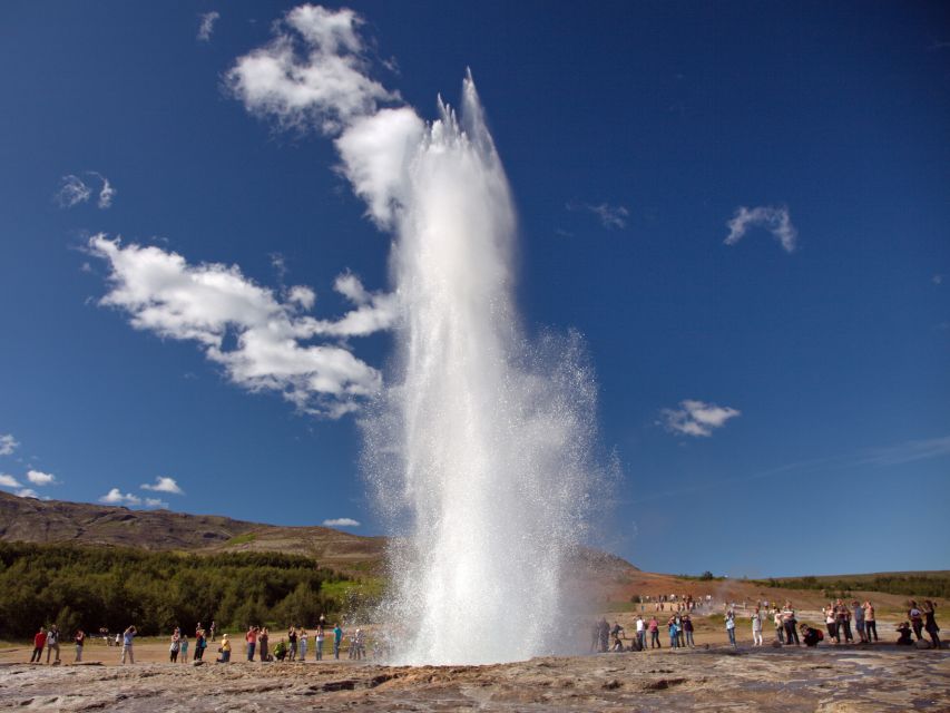 Reykjavik: Golden Circle Tour and Blue Lagoon Admission - Gullfoss, Iceland’s thunderous waterfall