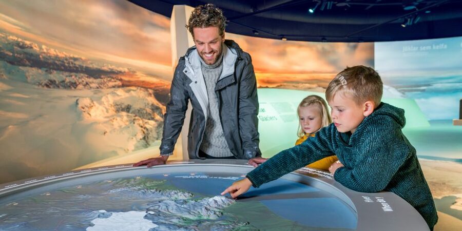 Reykjavík: Golden Circle Tour & Perlan Museum Tour - Kerið crater offers a different side of Iceland