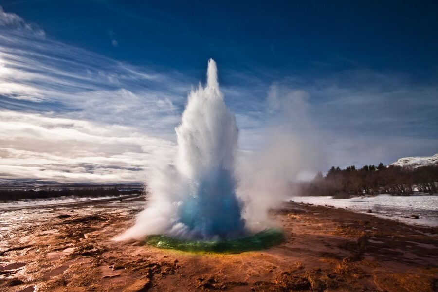 Reykjavík: Golden Circle Tour & Perlan Museum Tour - Geysir rewards patience with a regular eruption