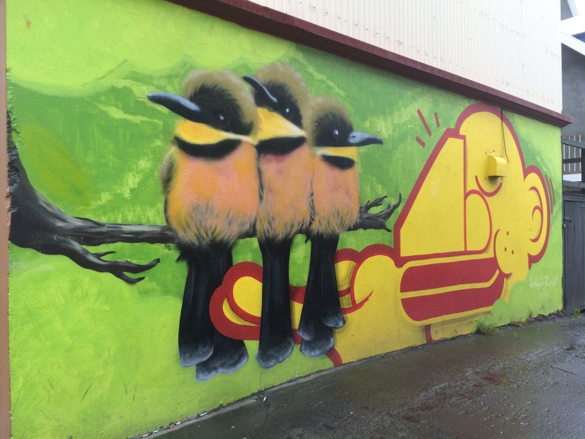 Reykjavik: Guided City Walking Tour - The Pond and a small Icelandic tasting