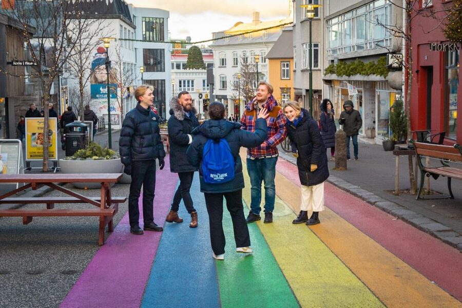 Reykjavik: Guided Foodie Walking Tour with 6 Tastings - The guide is the main difference between an average tour and a good one