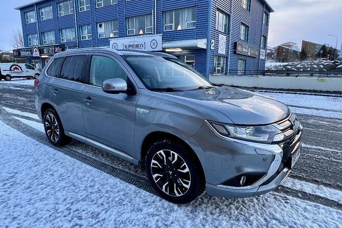 Reykjavik Iceland : Private transfer From / To KEF airport - Who should book this transfer?