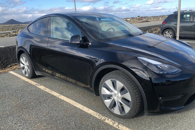 Reykjavík/Keflavík–Blue Lagoon, Silica & Retreat Transfer - Private transport, vehicle size, and luggage