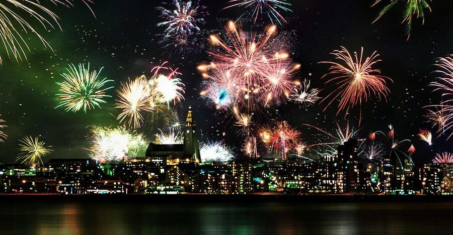 Reykjavik: New Years Fireworks Midnight Cruise - The 10:30 PM departure and the first hour onboard