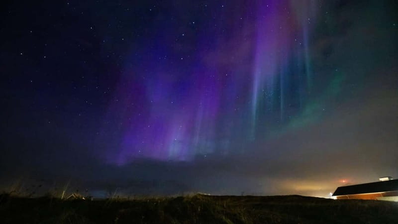 Reykjavik: Northern Lights Adventure Tour with Hot Chocolate - The 30-minute ride into darker country