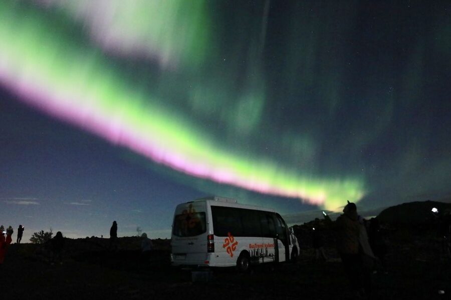 Reykjavik: Northern Lights Group Tour with Photos - Chasing the aurora beyond Reykjavik’s city glow