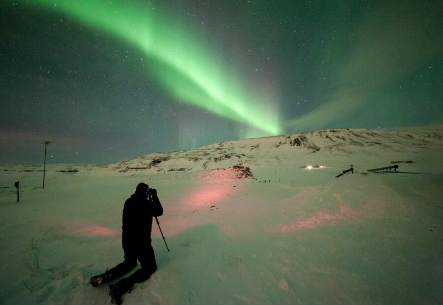 Reykjavik: Northern Lights Group Tour with Photos - Why the photo service is useful
