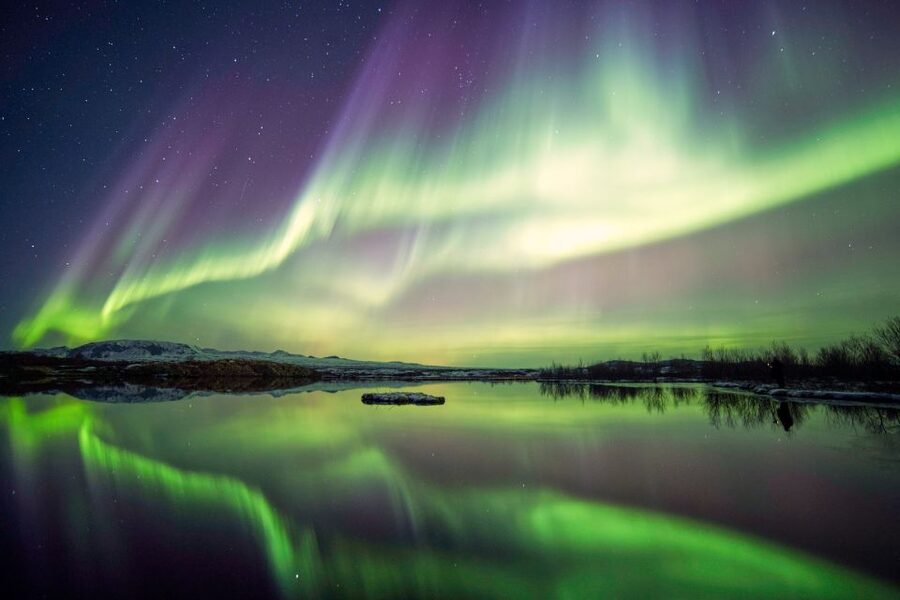 Reykjavík: Northern Lights Minibus Tour with Photos - Key points at a glance