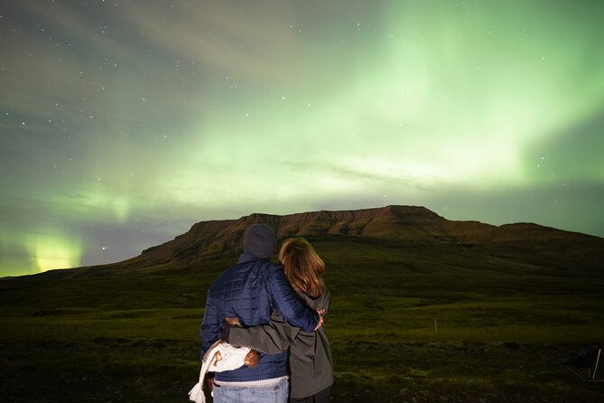 Reykjavik Northern Lights Tour with Pro Aurora Photos Small Group - What happens from Reykjavik pickup to the first glow