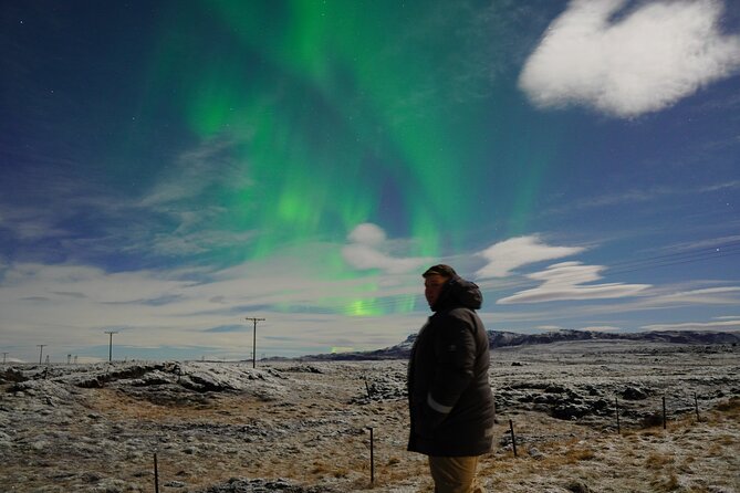 Reykjavik Northern Lights Tour with Pro Aurora Photos Small Group - Small group size and the feel of the evening