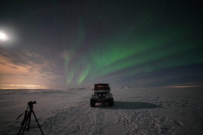 Reykjavik Northern Lights Tour with Pro Aurora Photos Small Group - How much value do you get for $148.50?