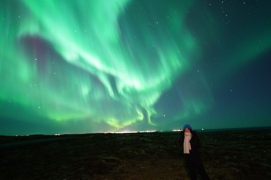 Reykjavik: Premium Northern Lights Tour with Free Photos - Hot Chocolate, Cinnamon Buns, and the Cold