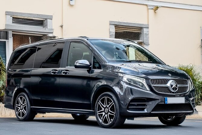 Reykjavik-Private Transfer to/from Keflavík Airport - From Keflavík Airport to Reykjavík in about an hour
