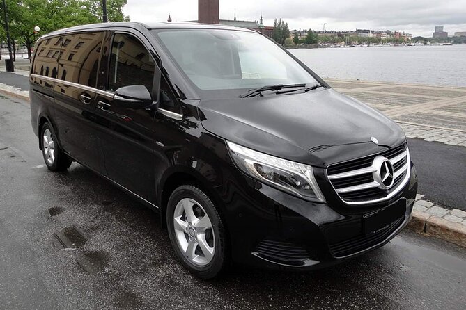 Reykjavik-Private Transfer to/from Keflavík Airport - The $199.11 group fare and who gets value