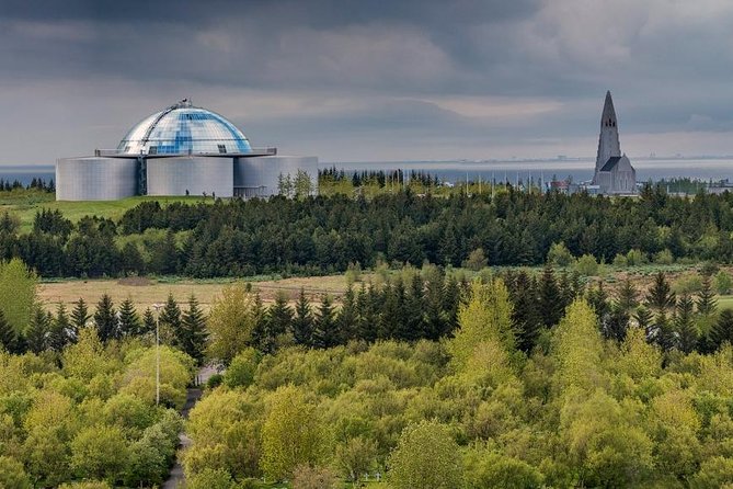 Reykjavik Sightseeing Tour - Hofdi House and the 1986 summit