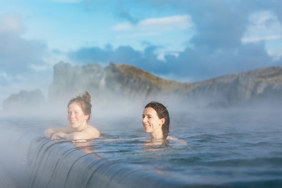 Reykjavik: Sky Lagoon Admission with Transfer - Choosing the right time of day