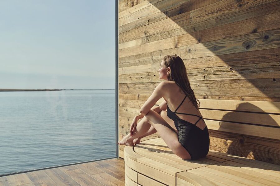 Reykjavik: Sky Lagoon Entrance Pass With 7-Step Spa Ritual - The bar, café, and extra costs