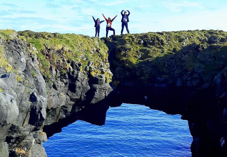 Reykjavik: Small-Group Snæfellsnes Day Trip - Djúpalónssandur combines a black beach with old fishing lore