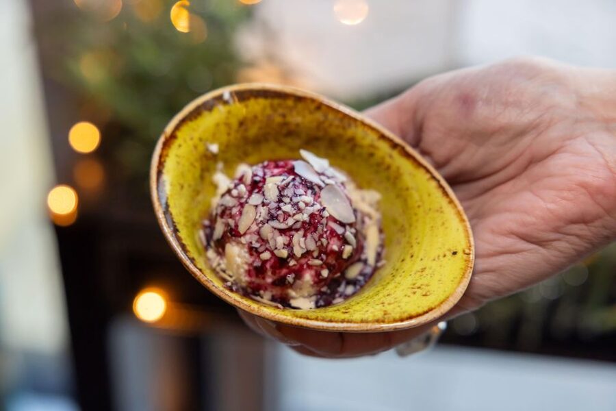 Reykjavik: The Icelandic Sweet Tooth Tour - Walking along Laugavegur with local food tips