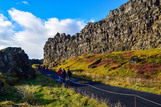 Reykjavik: The Lava Tunnel and Golden Circle Small-Group Tour - Small-group transport and the guide factor