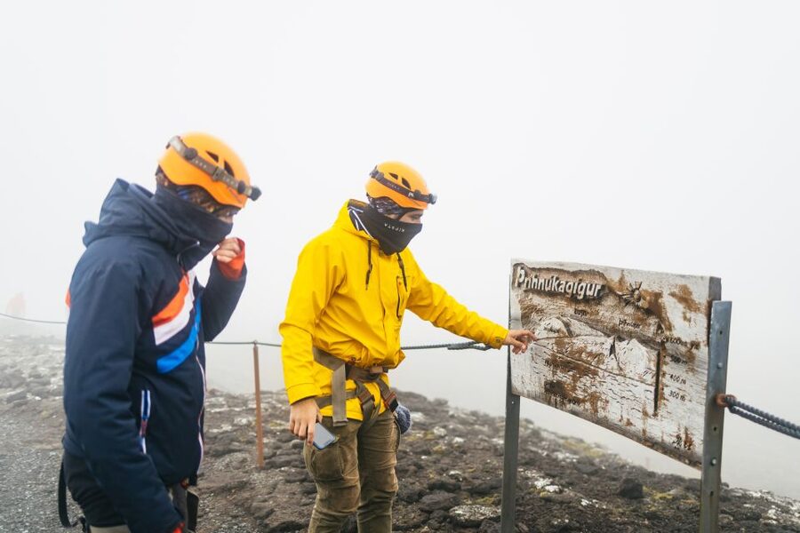 Reykjavik: Thrihnukagigur Volcano Guided Hiking Day Trip - Going 400 feet below the surface