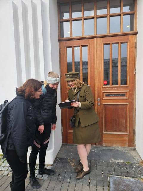 Reykjavik: World War II Walking tour around the city centre - Walking down to the Old Harbour