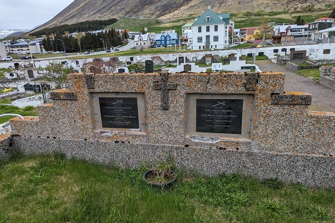 Self-Guided Tour of Ísafjörður: Art, History, and Architecture - Jónsgarður park and the Whalebone Arch