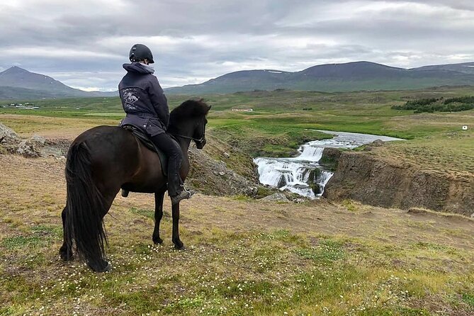 Short Riding Tour with Eye-Catching Photos at Waterfall - Staff, horses, and the feel of the visit