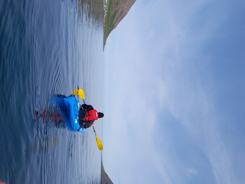 Siglufjörður / Siglufjordur: Guided kayak tour. - Your first paddle strokes and safety briefing