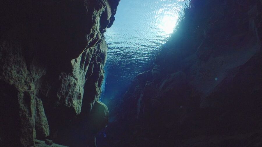 Silfra: Diving Between Tectonic Plates - Why Silfra feels unlike an ordinary scuba outing