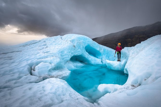 Skaftafell: 4h Small Group Glacier Hike with Guide and Transfer - Who will enjoy this glacier walk?