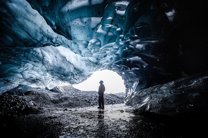 Skaftafell: Blue Ice Cave & Glacier Hike on Vatnajökull - The guide makes the difference