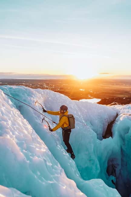 Skaftafell: Glacier Hike & Ice Climbing Adventure - Meeting at Skaftafell and getting ready