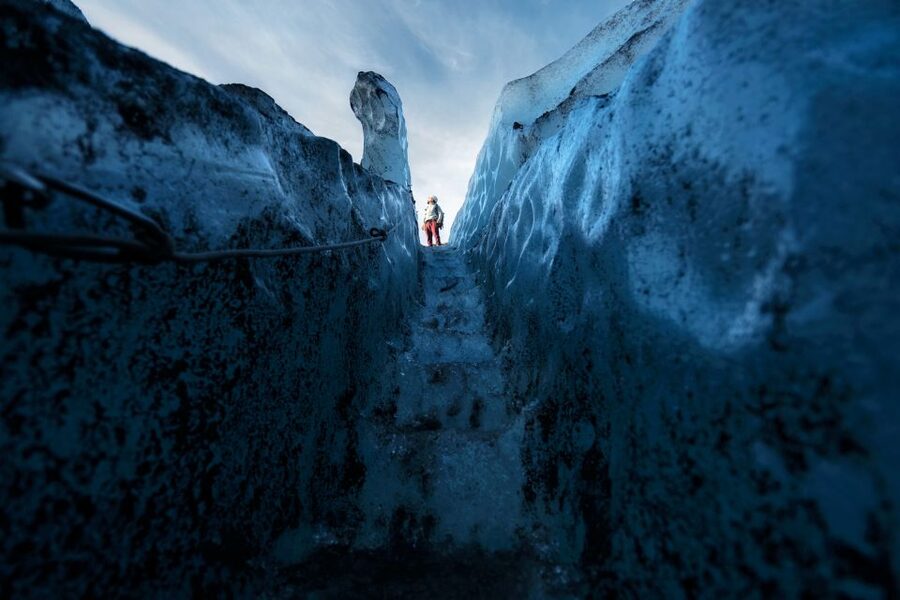 Skaftafell: Ice Cave Tour and Glacier Hike - Walking on Falljökull with crampons