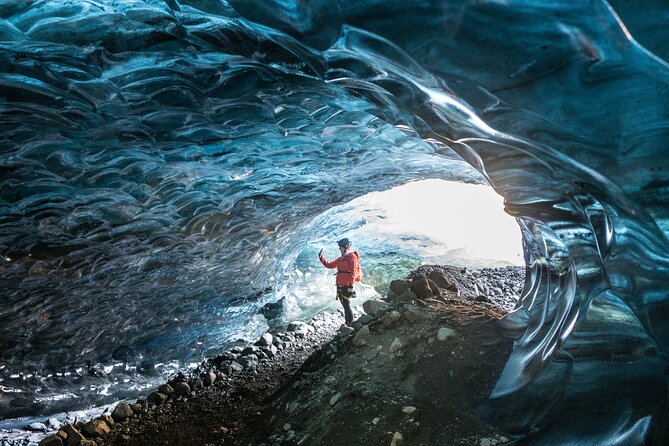 Small-Group Ice Cave Tour from Jökulsárlón - Why the ice can look blue