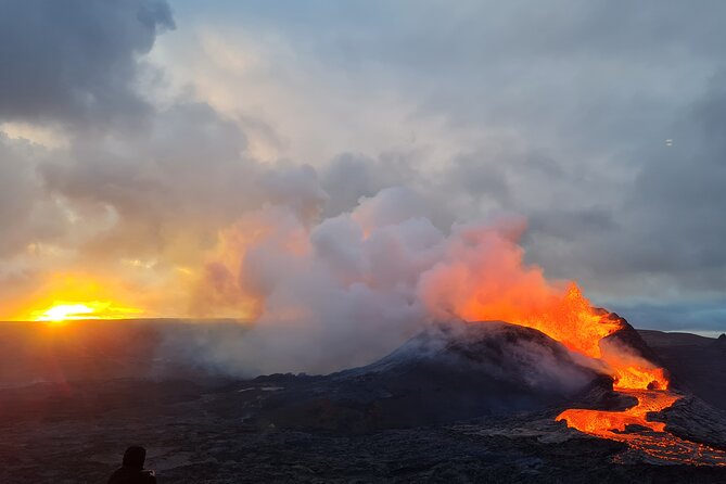 Small Group Volcano Hike with a Professional Geologist - Weather, clothing, and what to carry