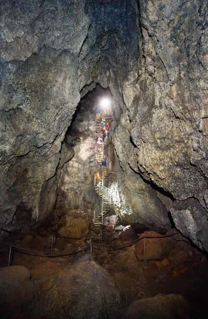 Snæfellsnes: Vatnshellir Lava Cave Tour - Entering an 8,000-year-old lava tube
