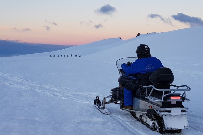Snowmobile tour on Vatnajökull - Skalafellsjökull at about 1,000 meters