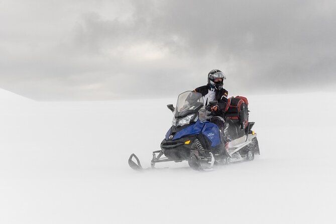 Snowmobile tour on Vatnajökull - What the cold feels like on the ice