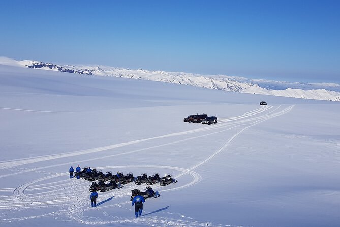 Snowmobile tour on Vatnajökull - Who will enjoy this most
