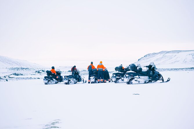 Snowmobiling on Eyjafjallajökull - From Brú Base Camp to the glacier