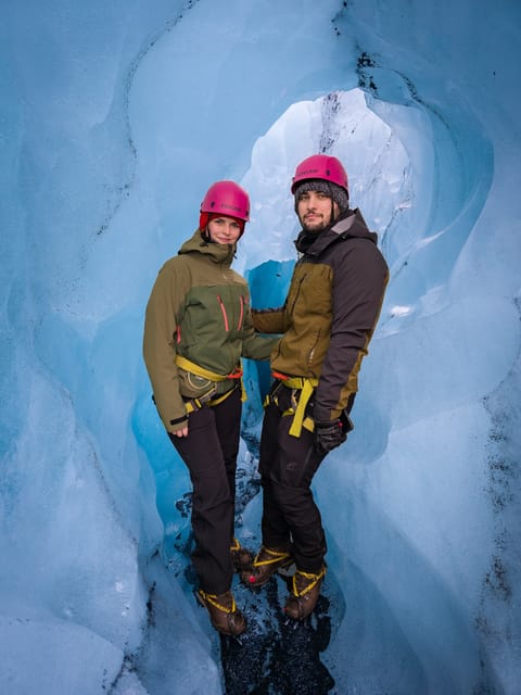 Sólheimajökull Glacier: Guided Hike with Equipment - Meeting Holiday Tours at the parking lot