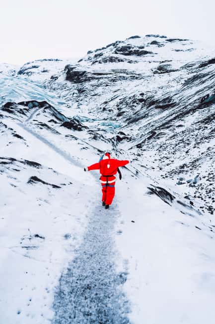 Sólheimajökull: Guided Glacier Hike - What the guide adds to the walk