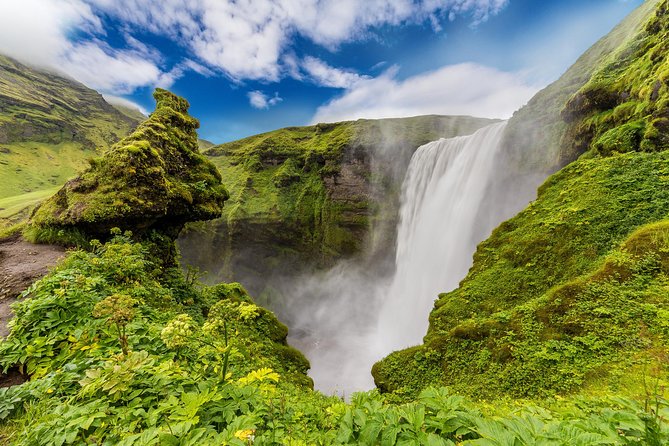South Coast Iceland from Reykjavik with Guide & Touchscreen Audio - One hour in Vík for lunch and a break