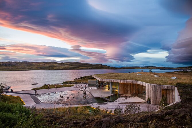 Stuðlagil Canyon and Vök Baths Day Tour - Transport, group size, and the small-group promise