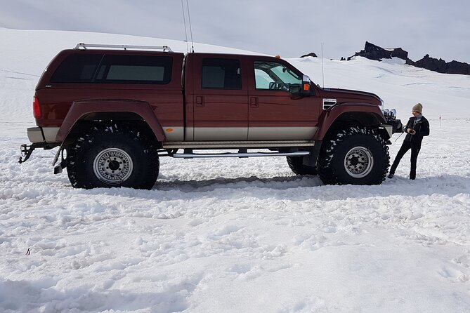 Super Jeep Glacier Tour on Vatnajökull - Reaching about 1,000 meters on Vatnajökull