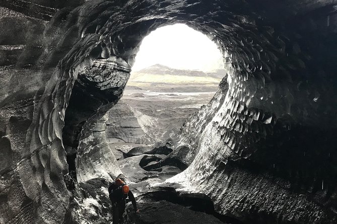Superjeep south coast & Katla Ice Caves from Reykjavik - Seljalandsfoss gives you a wet start