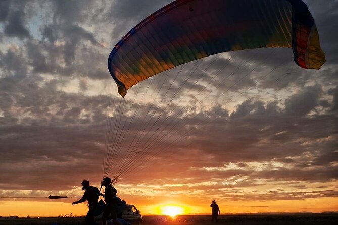 Tandem Paragliding over the Rugged Lava Fields at Blue Mountains - Key points to know before booking