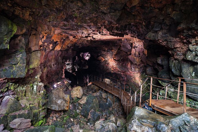 The Lava Tunnel Tour with Transfer from Reykjavik - The geology is the main event